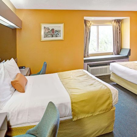Microtel Inn & Suites By Wyndham Гетлинбург Екстериор снимка