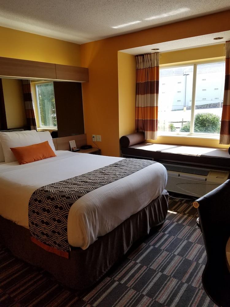 Microtel Inn & Suites By Wyndham Гетлинбург Екстериор снимка