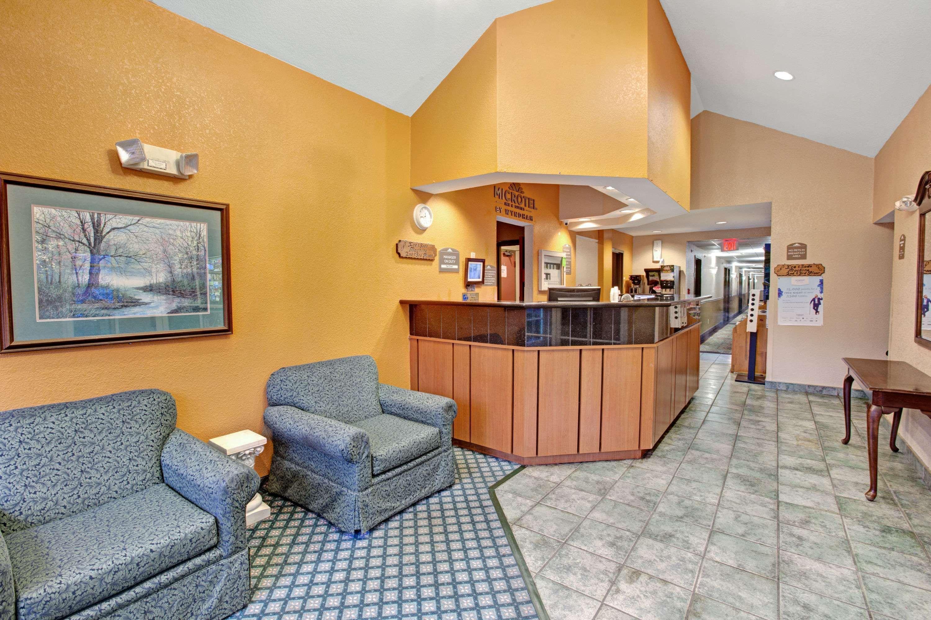 Microtel Inn & Suites By Wyndham Гетлинбург Екстериор снимка