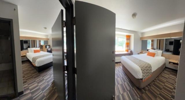 Microtel Inn & Suites By Wyndham Гетлинбург Екстериор снимка