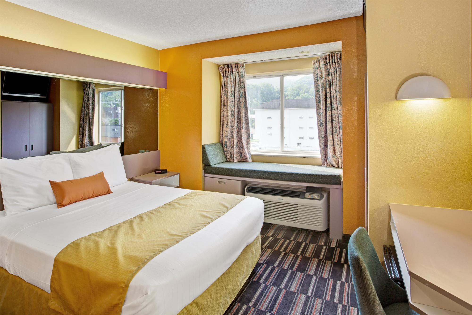 Microtel Inn & Suites By Wyndham Гетлинбург Екстериор снимка