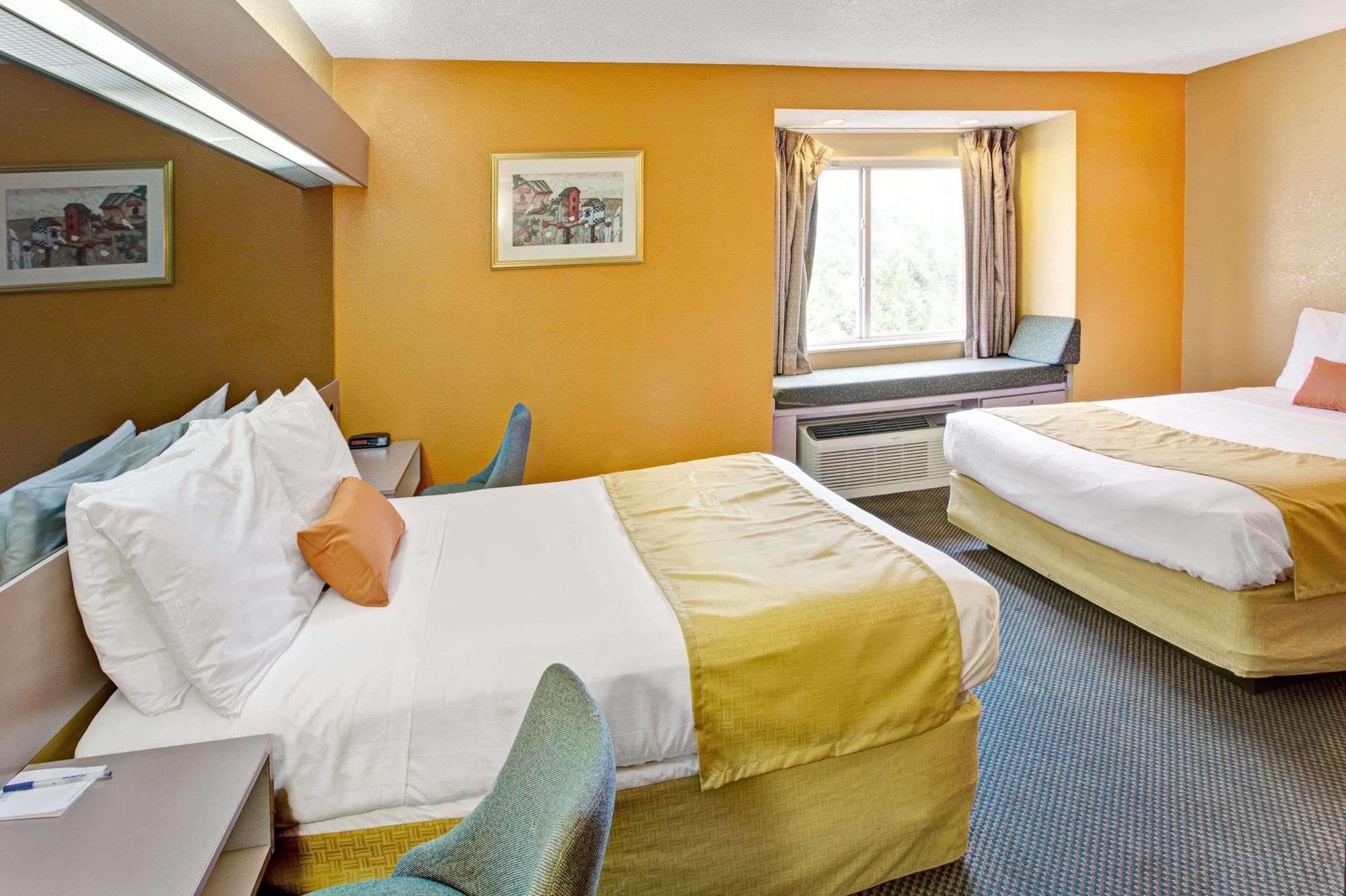 Microtel Inn & Suites By Wyndham Гетлинбург Екстериор снимка