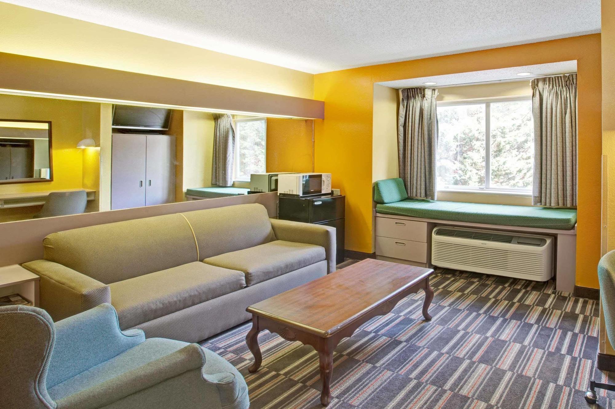 Microtel Inn & Suites By Wyndham Гетлинбург Екстериор снимка